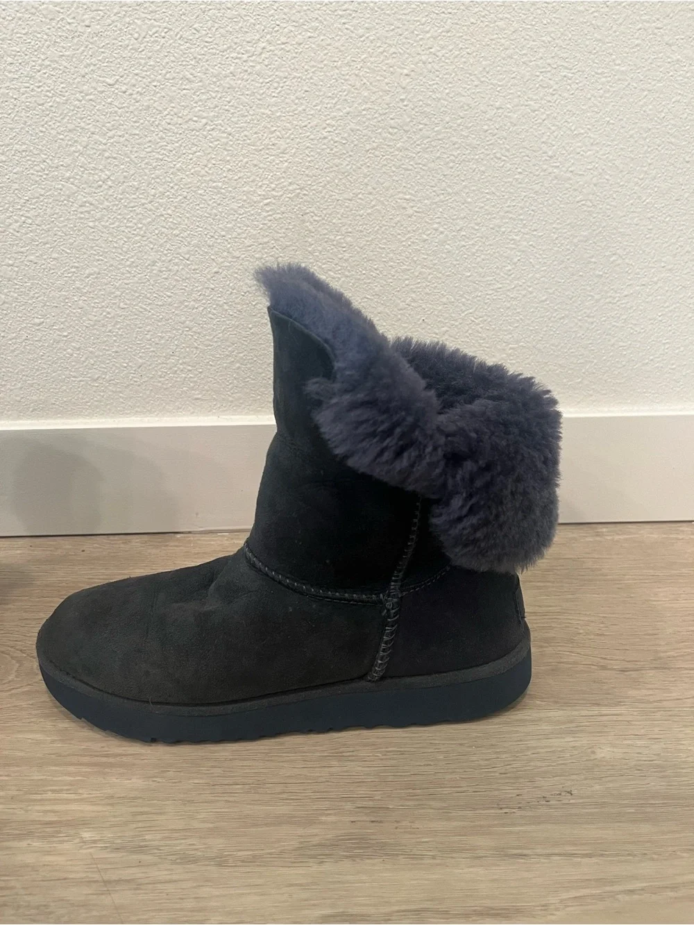 UGG Classic Cuff Short Boots Dark Blue / Navy Suede Shearling